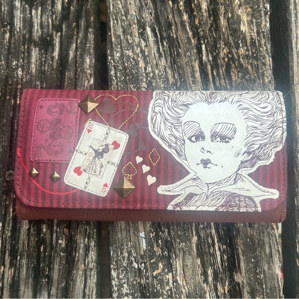 Disney Loungefly Tim Burton's Alice in Wonderland Red Queen Tri Fold Wallet E6